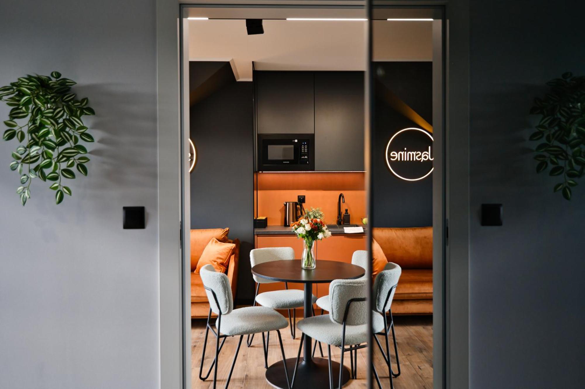 Jasmine By Housine Aparthotel Zator Exteriör bild